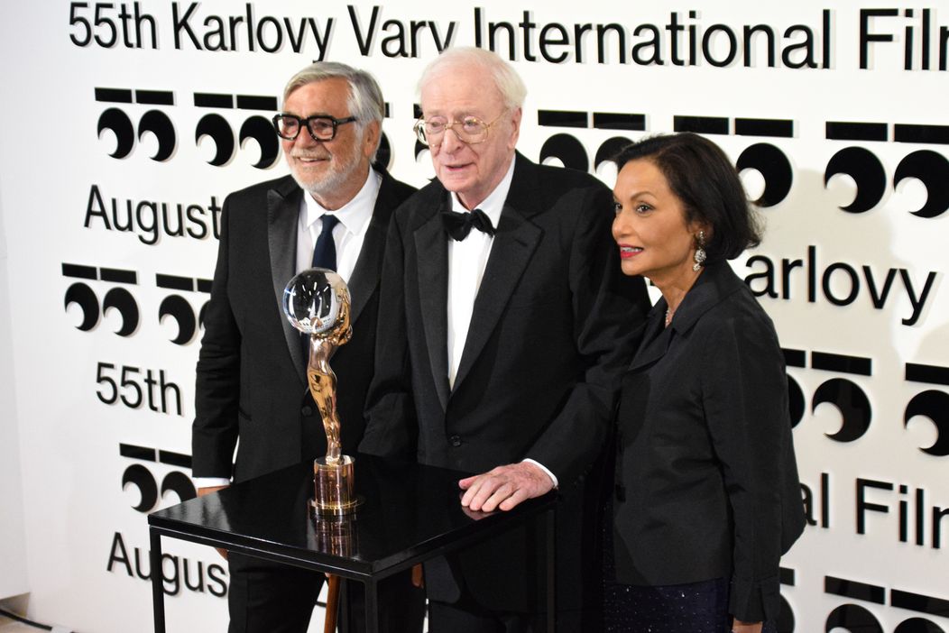Sir Michael Caine si na 55. ročníku MFF KV prevzal Krištáľový glóbus za mimoriadny umelecký prínos do svetovej kinematografie