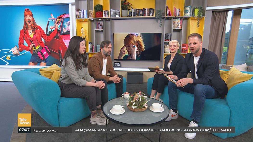 Michaela Majerníková a Kamil Mikulčík zo seriálu Výnimočná Nikol v Teleráne