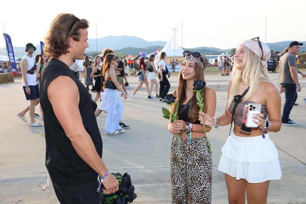 Radko na festivale Grape rozdával ruže a vymenil si bozky s Marcelou