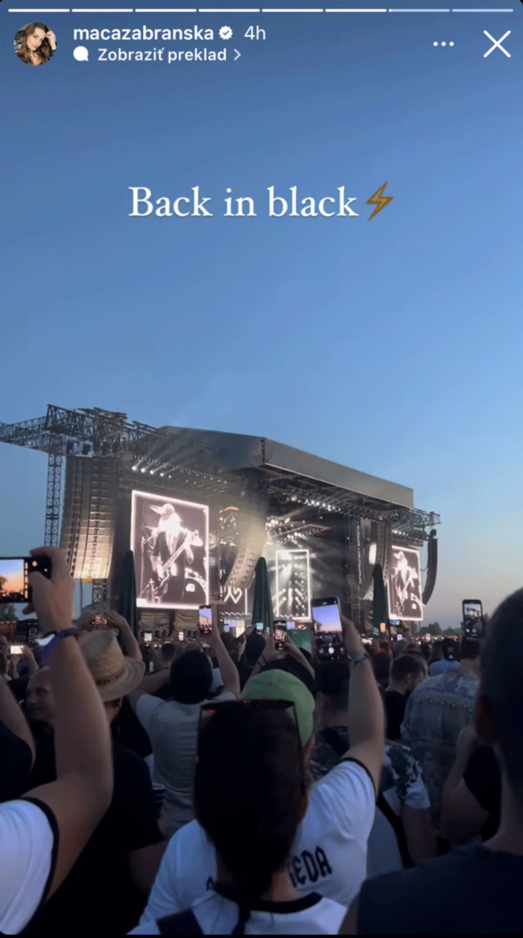Maca Zábranská na koncerte AC/DC