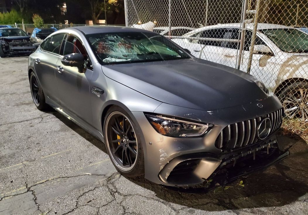 Auto podľa zdrojov TMZ šoféroval Pete Davidson