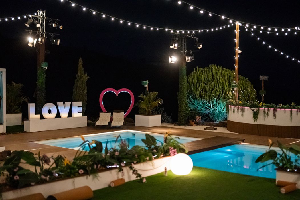 Veľká párty pri bazéne - 3. epizóda