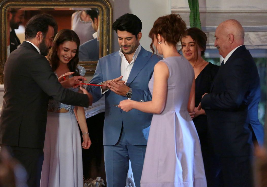 Nekonečná láska - zásnuby Nihan a Kemala