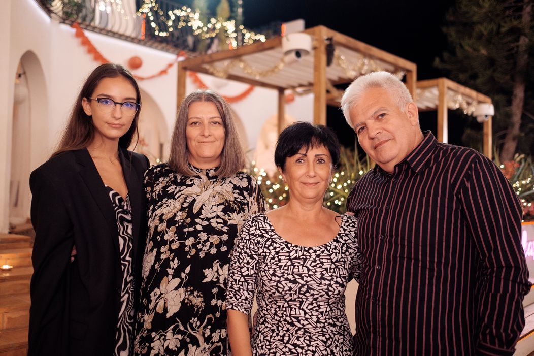 Laurina sestra a mama, Martinovi rodičia
