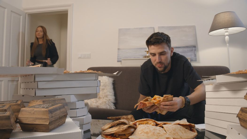 Hanka a Vašek si po návrate z ostrova naplánovali malú párty.