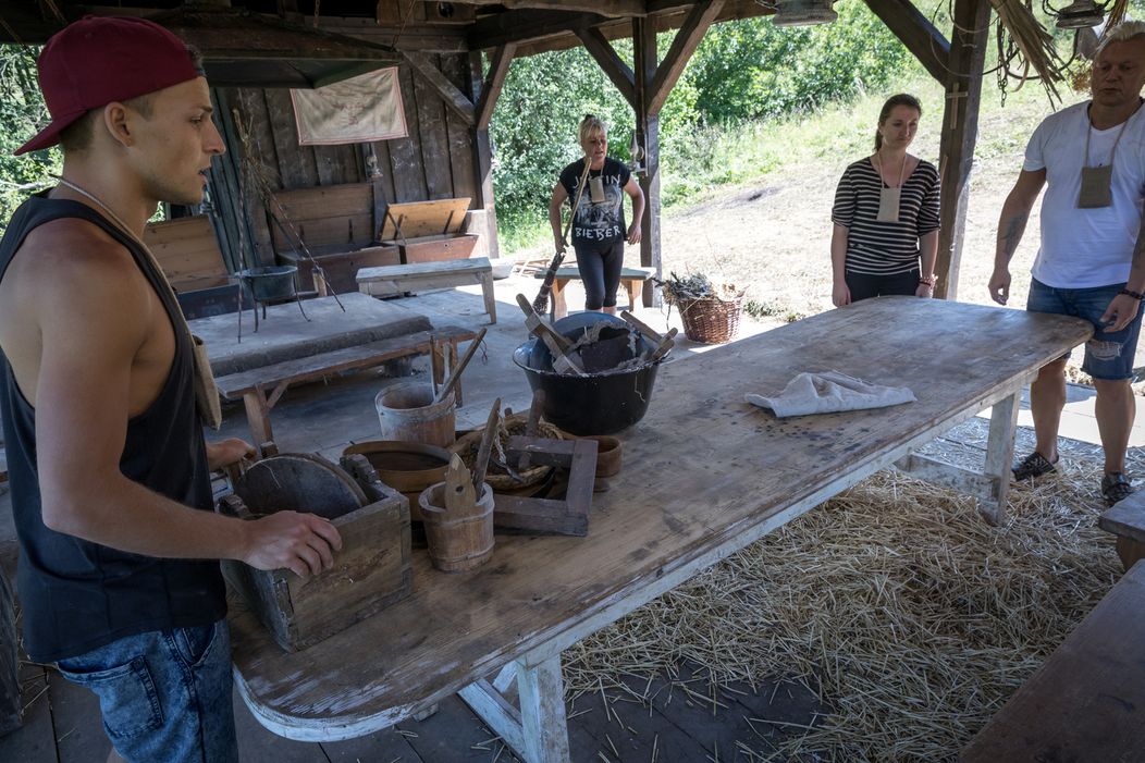 Noví farmári sa pustili do upratovania
