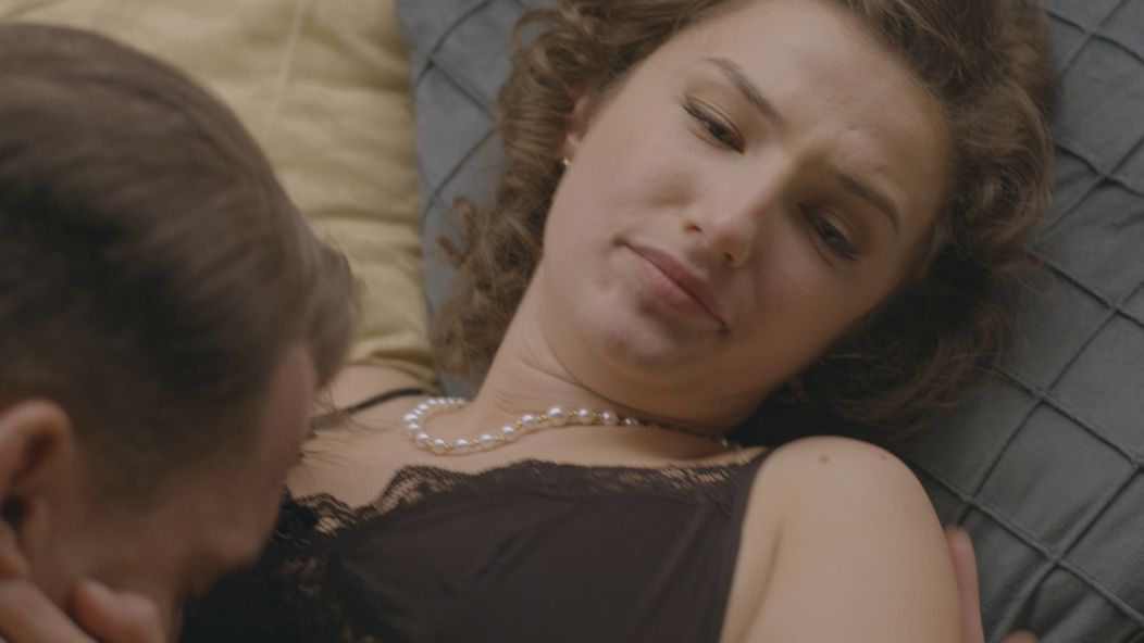 Eva podľahne Walterovi, aby pomohla Dávidovi a jeho kamarátom