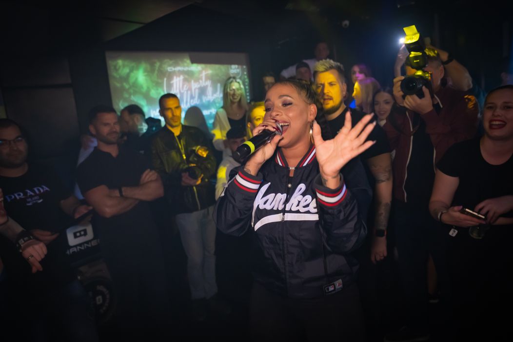 Tina na znovuotvorení klubu Channels