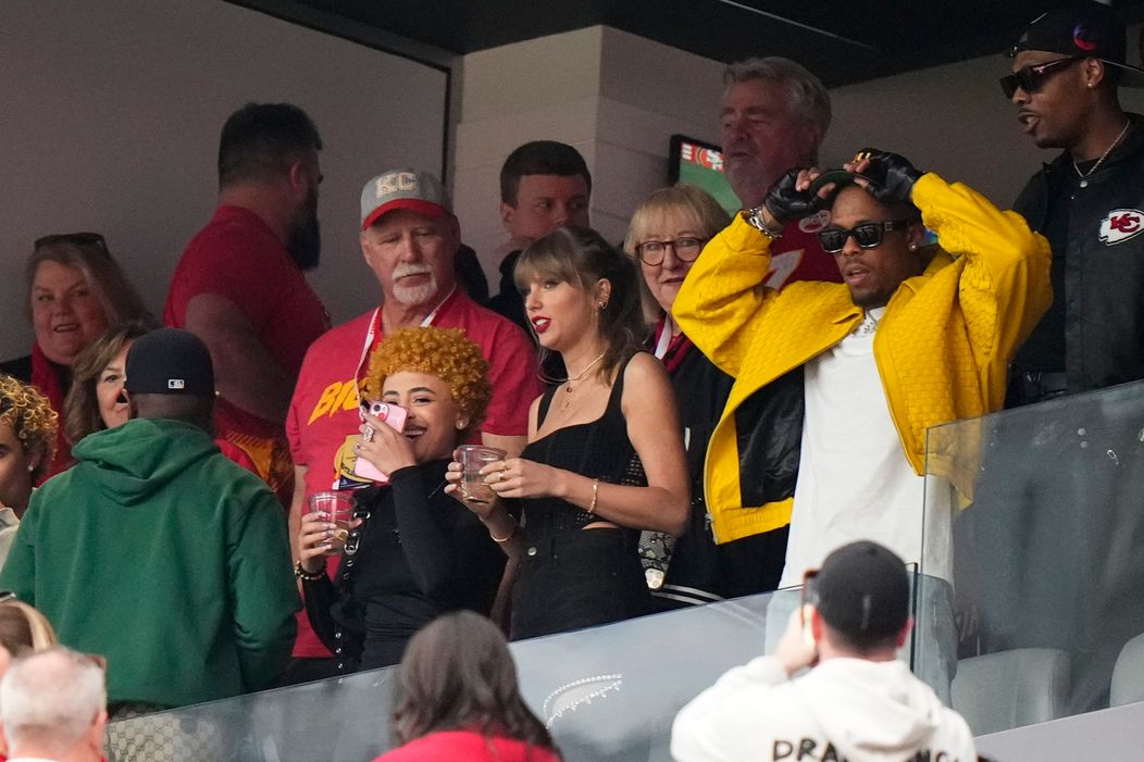 Taylor Swift s Blake Lively na Super Bowl