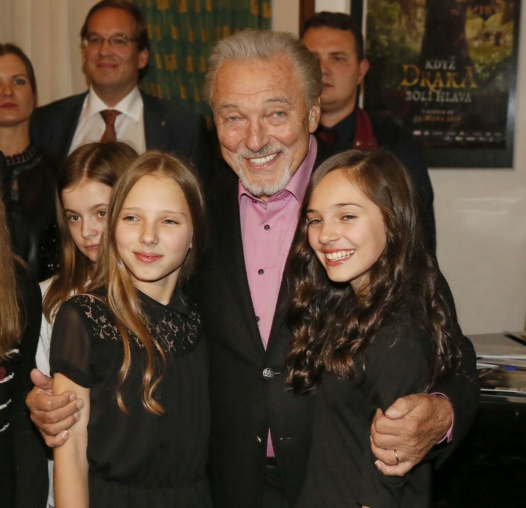 Karel Gott s dcérkami Nelly a Charlotte.