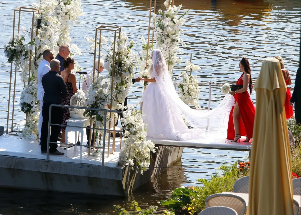 Lela a Karlos Vémolovci