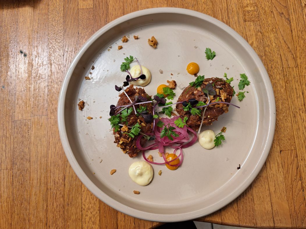 S Radkom Urbanyakom na obede v poľovníckej reštaurácii Silvanus