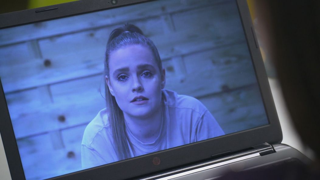 Petre sa nová Sisa nepozdáva.