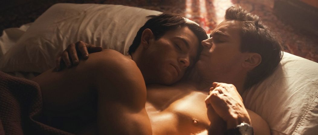 Jonathan Bailey a Matt Bomer v seriáli Fellow Travelers