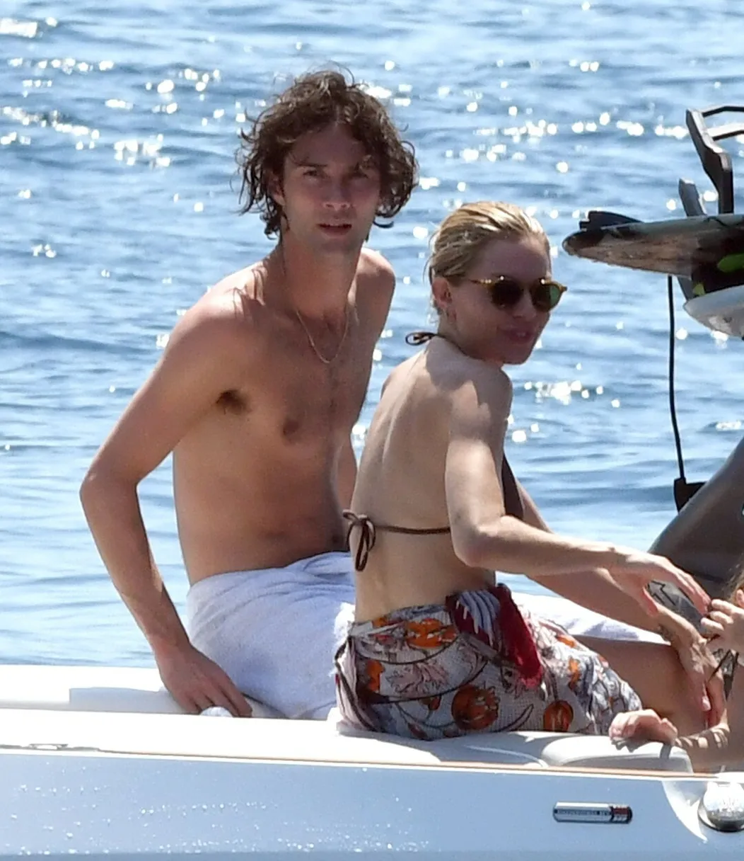 Sienna Miller a Oli Green.