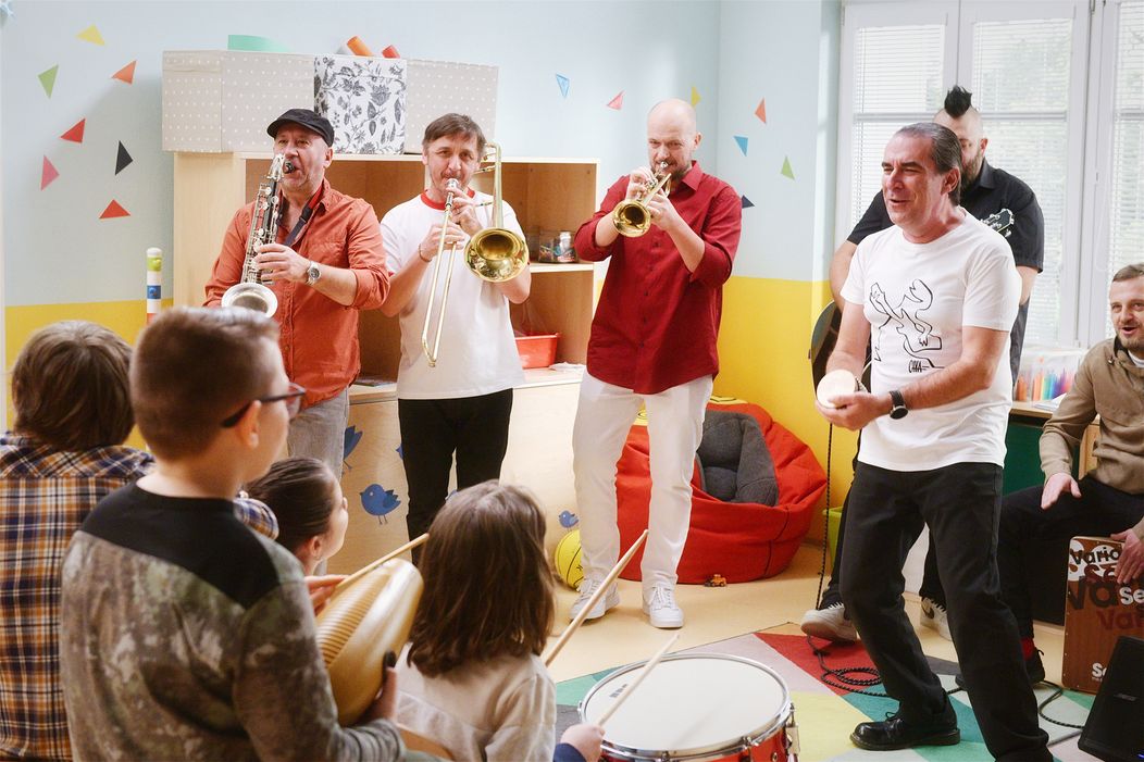 V Oteckoch účinkuje skupina Polemic.