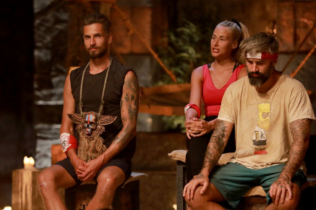 Survivor po desiatej kmeňovej rade a dueli s Andreou opustila Pavlína.