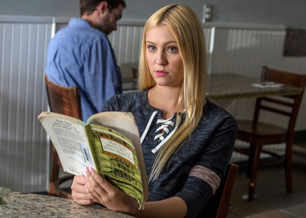 Ava Locklear vo filme Budem tvoja dcéra