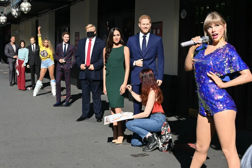 Múzeum Madame Tussauds premiestnilo modely princa Harryho a Meghan do hollywoodskej zóny.