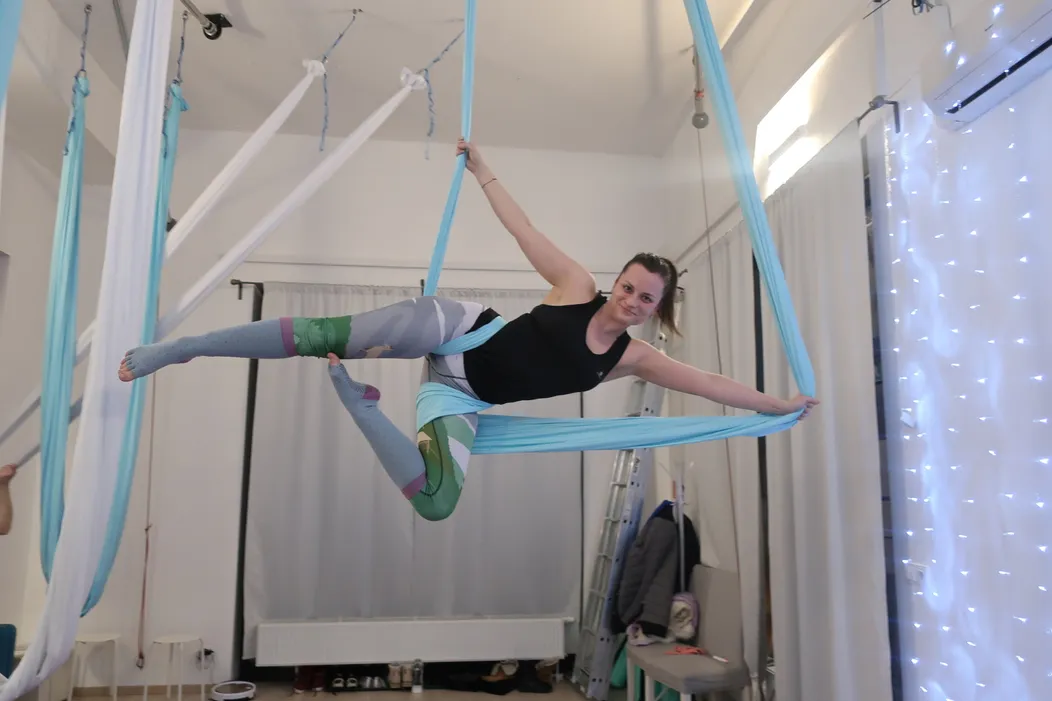 K mužovi pri bazéne prišiel nečakaný hosť
