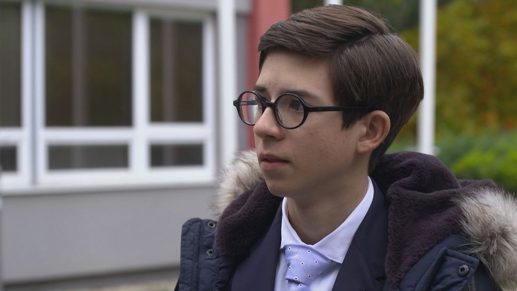 Fifo má hrať svojho 19-ročného brata.