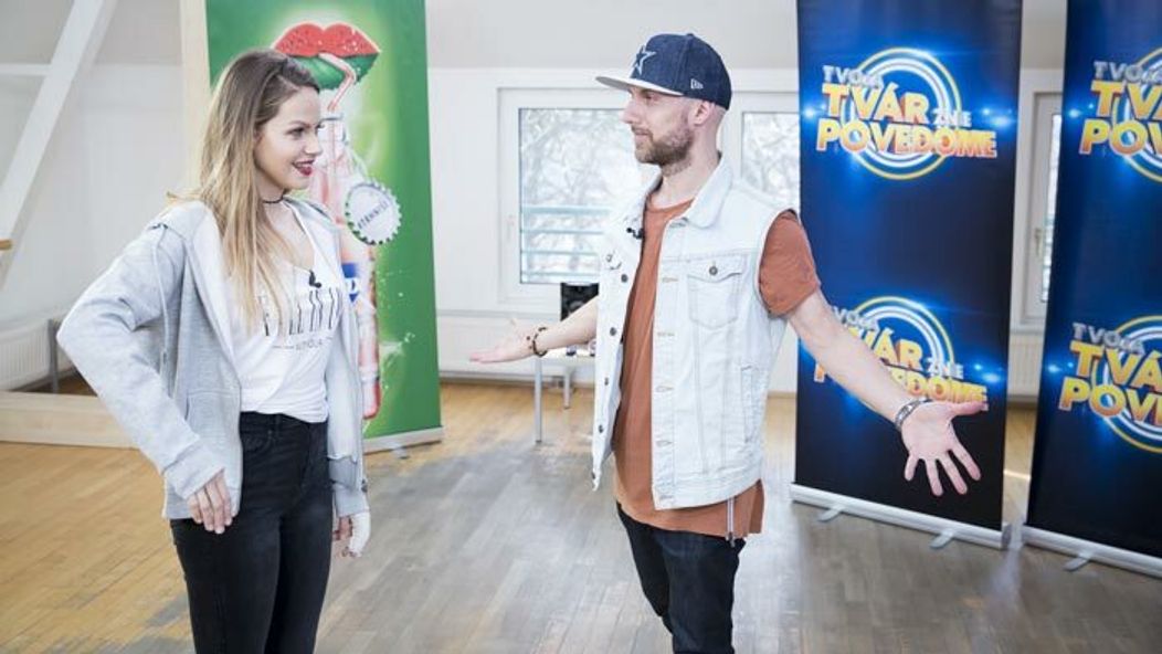 Lina Mayer počas skúšky s Miňom Kerešom