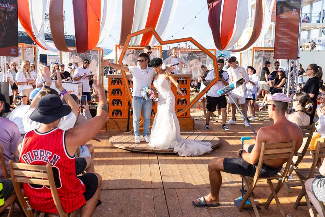 Jovinečko a Bianka pred oltárom