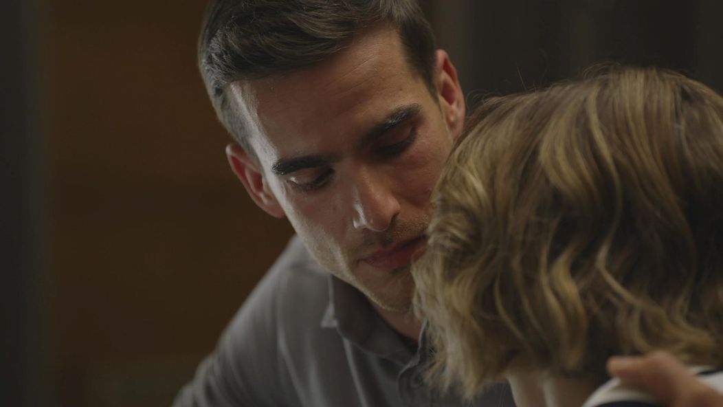 Lucia (Monika Horváthová) a Martin (Adam Bardy) sa zbližujú
