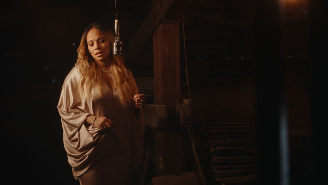 Tina v klipe k piesni Jedno ráno