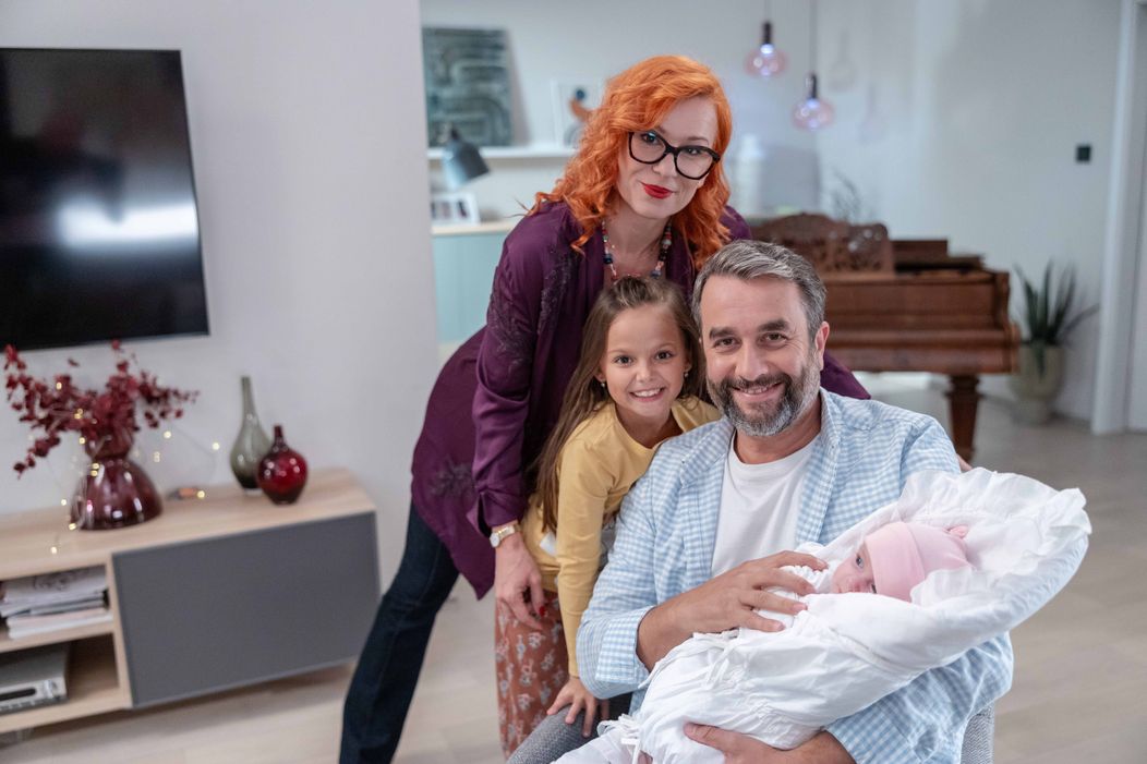 Helena Krajčiová, Larisa Mižigar a Vladimír Kobielsky v seriáli Mama na prenájom