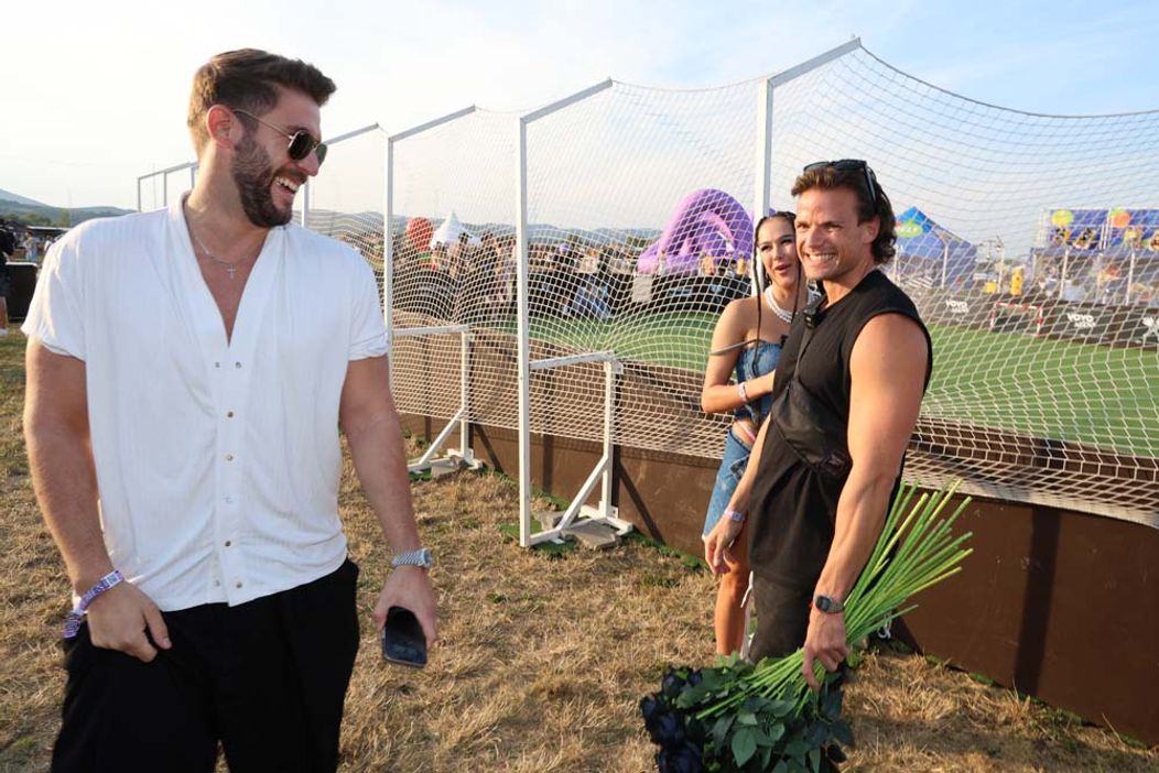 Radko na festivale Grape rozdával ruže a vymenil si bozky s Marcelou