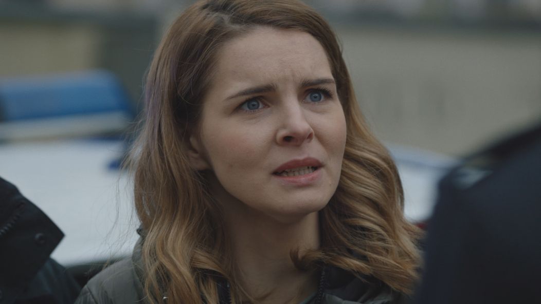 Polícia začne vyšetrovať Andrejovu vraždu. Podozrivou je aj Laura.