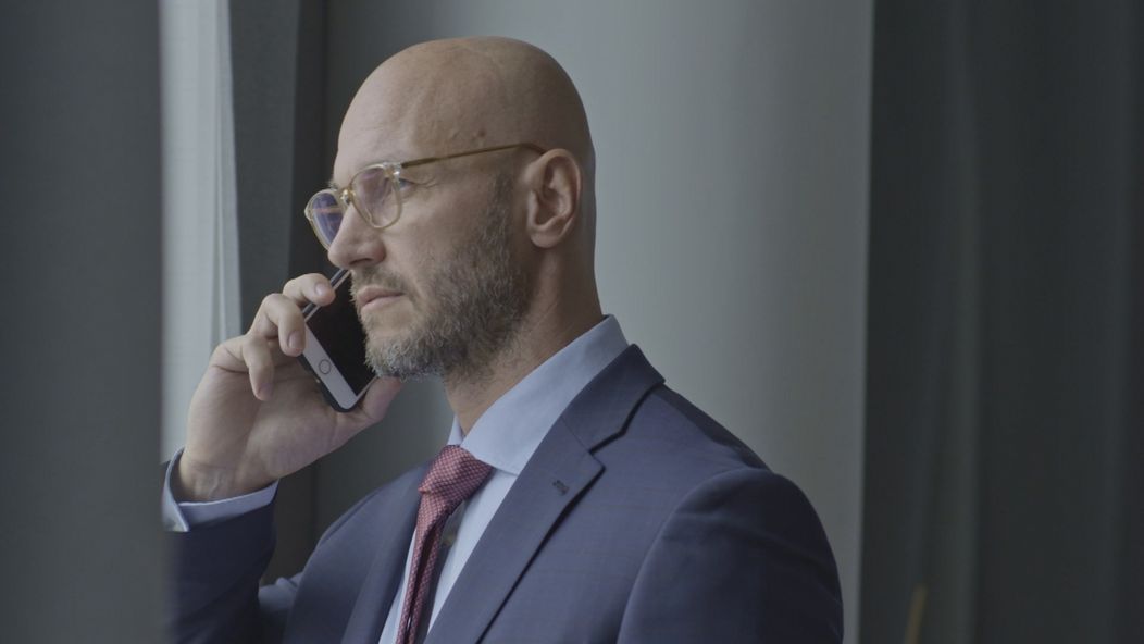 Bednár je, zdá sa, iba bábkou.