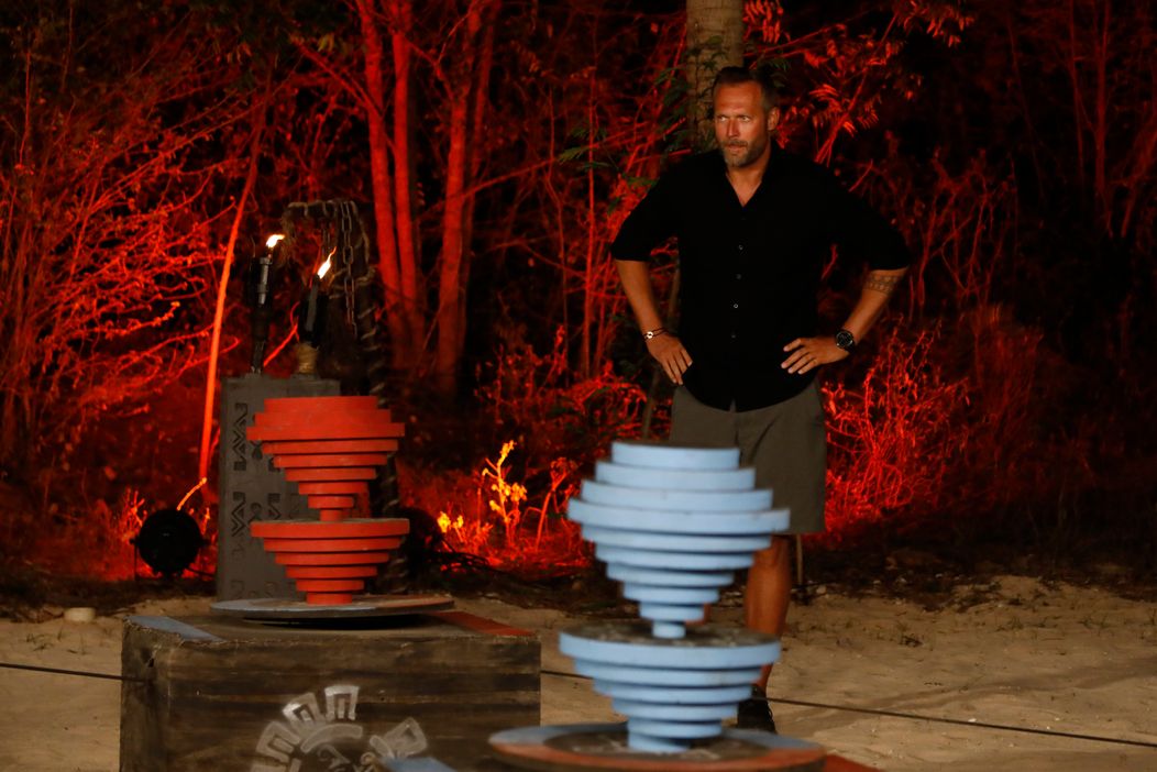 Moderátor Survivora Ondřej Novotný počas duelu.