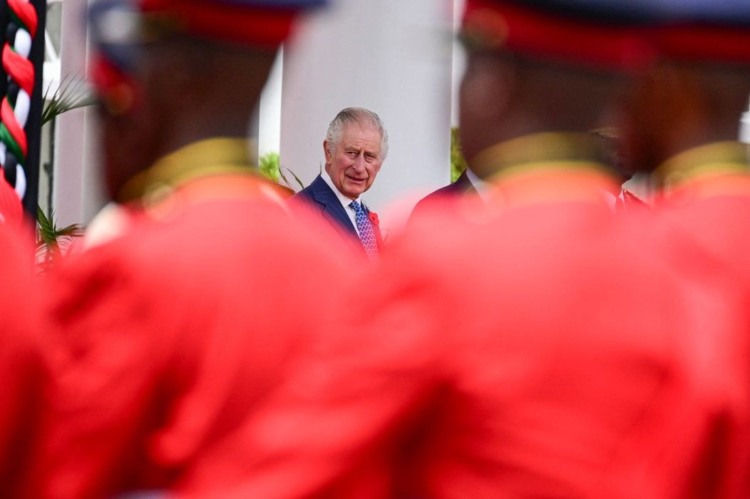 Kráľ Karol III. s manželkou kráľovnou Kamilou  pricestovali na návštevu Kene