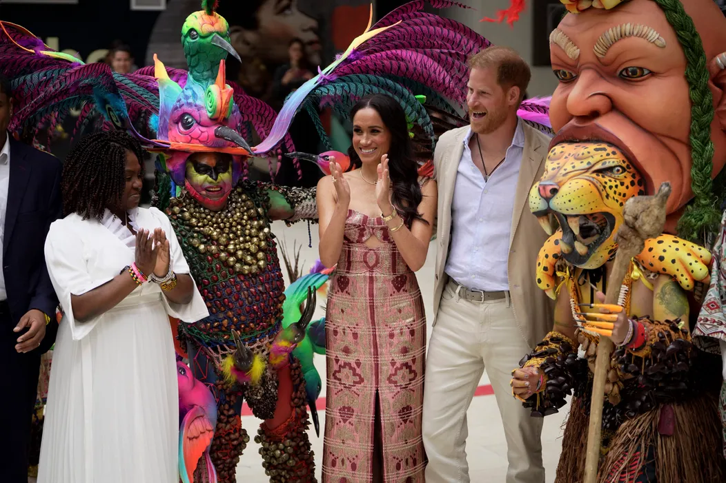Princ Harry a Meghan prišli do Kolumbie na turné