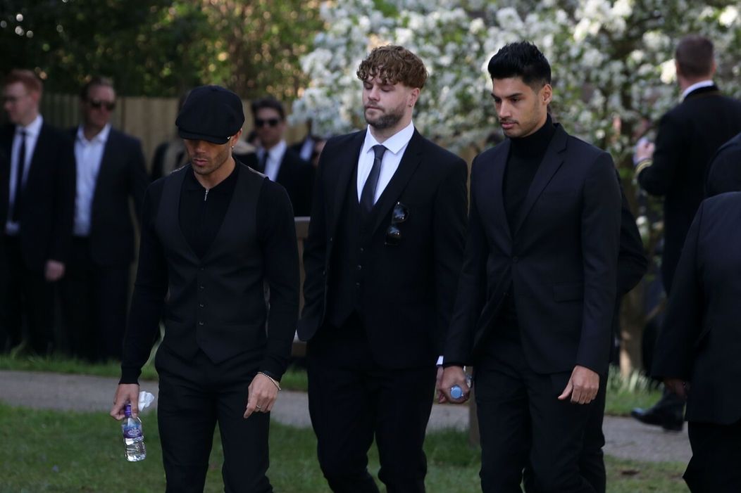 Členovia skupiny The Wanted na pohrebe Toma Parkera