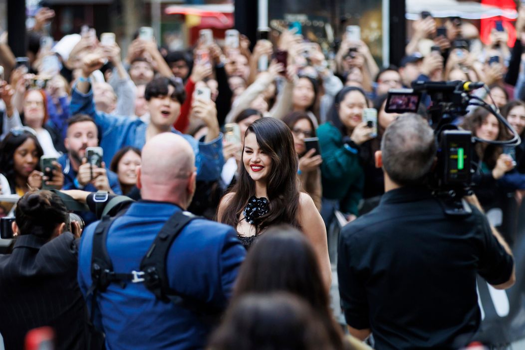 Selena Gomez na červenom koberci na premiére Emilia Perez
