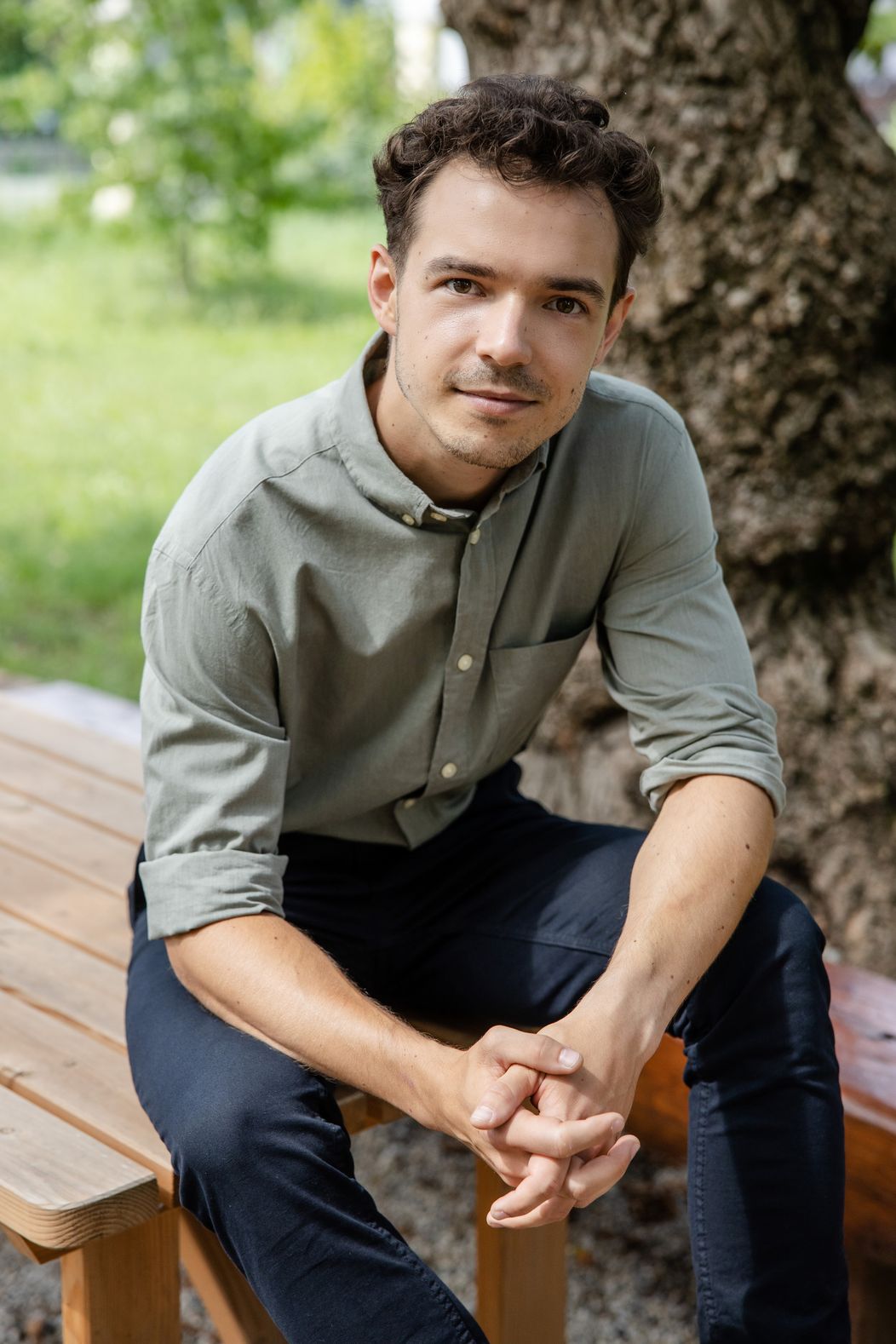 Dávid Hartl bude novým učiteľom v Tamarinej škole.