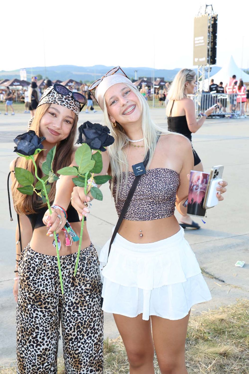 Radko na festivale Grape rozdával ruže a vymenil si bozky s Marcelou