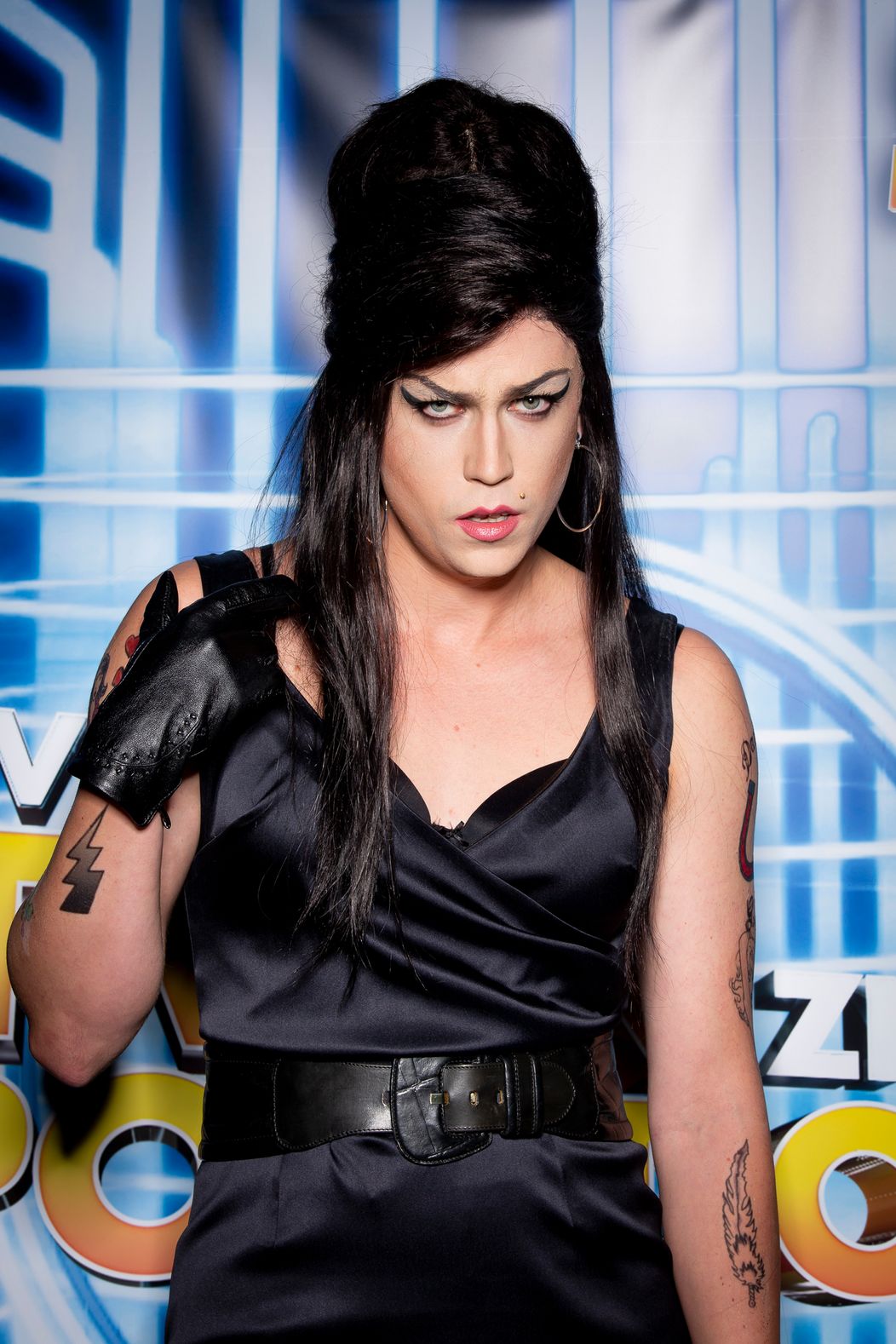 Dárius Koči ako Amy Winehouse