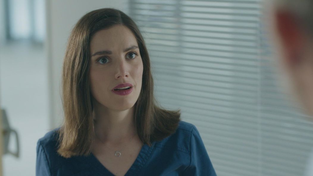 Andrej (Ján Koleník) zistil, že skleróza multiplex Júliinho (Sarah Arató) brata sa nezhoršuje.