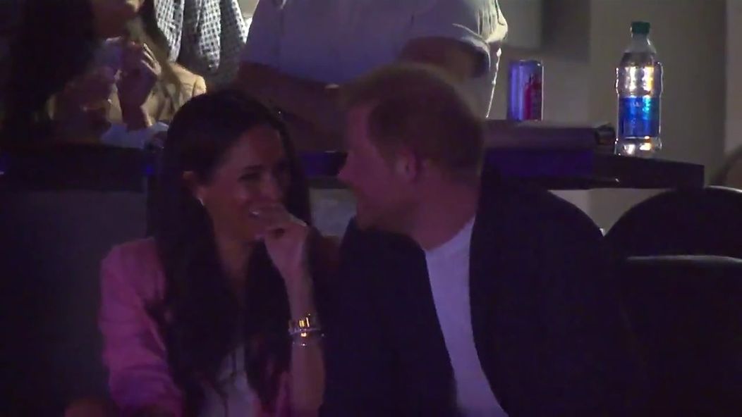 Princ Harry chcel pobozkať Meghan pred zrakmi tisícok ľudí: Odmietla ho