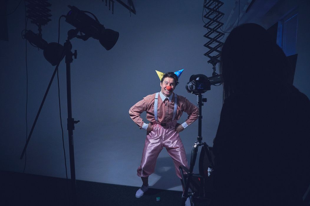 Tony vo svojom novom klipe Chlapci sú chlapci