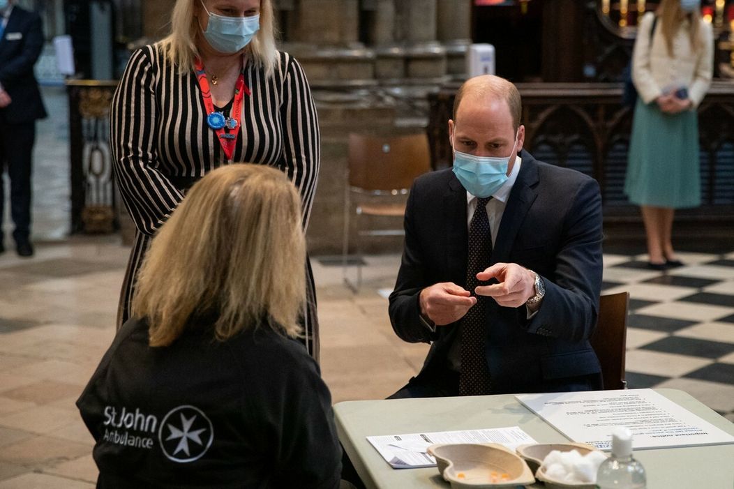 Kate a William navštívili vakcinačné centrum.