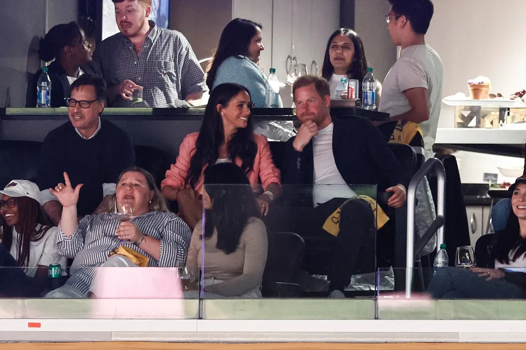 Princ Harry chcel pobozkať Meghan pred zrakmi tisícok ľudí: Odmietla ho
