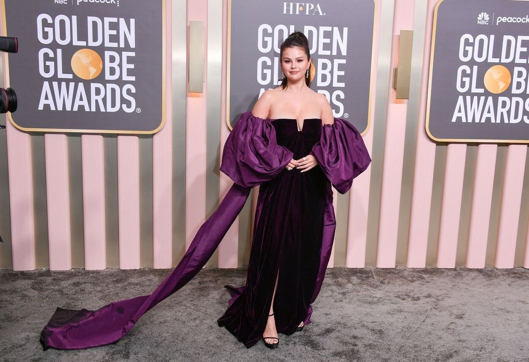 Selena Gomez na 80. ročníku Zlatých glóbusoch