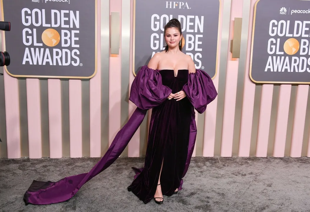 Selena Gomez na 80. ročníku Zlatých glóbusoch