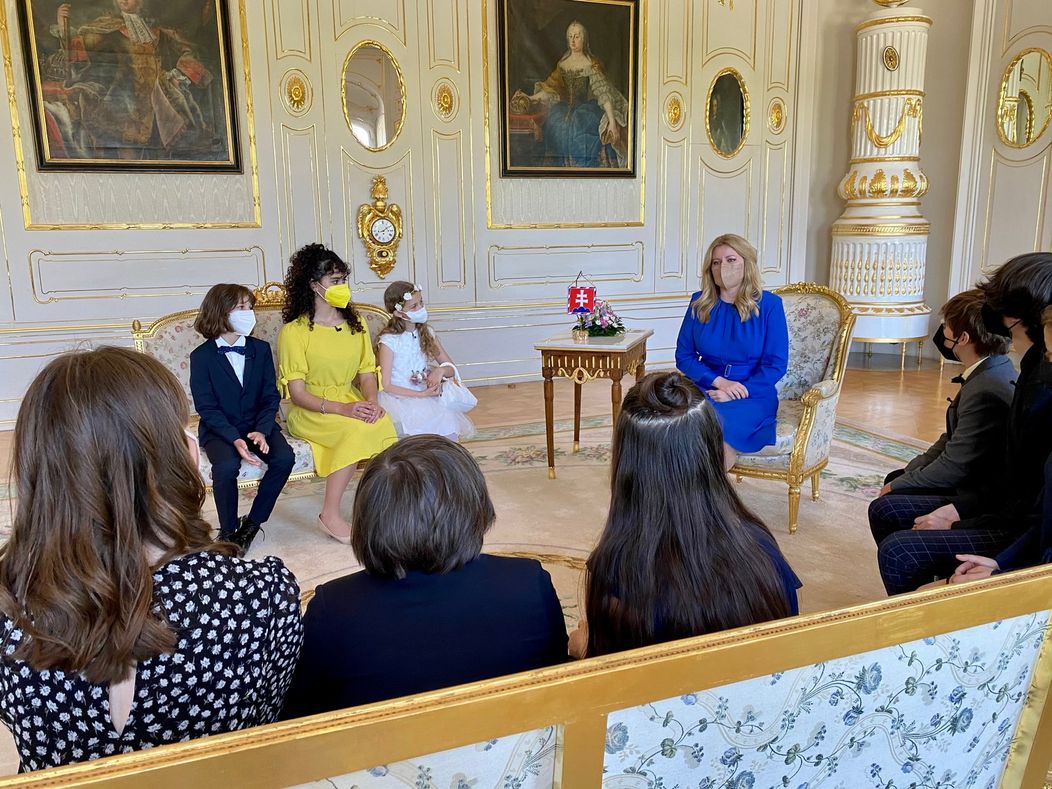 Prezidentka SR Zuzana Čaputová a deti z Oteckov