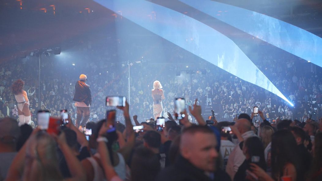 Zákulisné zábery z koncertu Rytmusa, Dara mu vzdala úctu